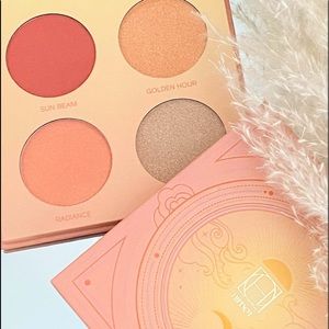 NEVER USED HIPDOT FACE PALLET BLUSH/HIGHLIGHTER. SUN KISSED EFFECT